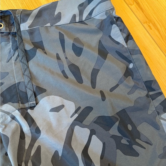 Patagonia Men's Navy Camo Board Shorts - Picture 5 of 6